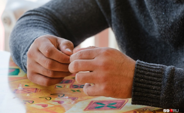 «Я настаивал на том, чтобы оставить малыша». История молодого папы, который уберёг новорождённую дочку от детдома