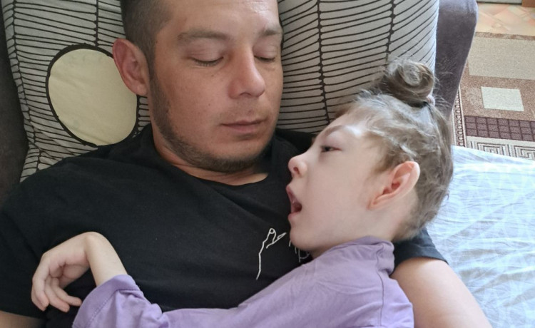 Поддержите настоящего папу в заботе о дочке