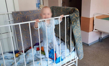 Больничная мама не даёт Кристине грустить, чтобы защитить от приступов