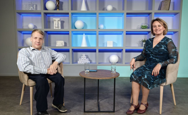 Выпускник интерната для детей с инвалидностью стал телеведущим