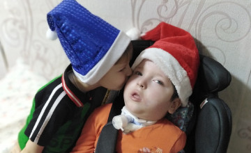 4-летний Макар стал главным помощником мамы в заботе о тяжелобольном брате