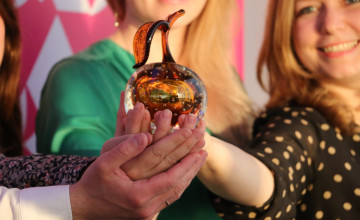 Командам благотворительных забегов вручили «Хрустальную гражданку» 