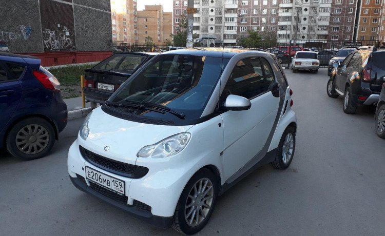 Службе сохранения семей «Дедморозим» подарили микромобиль