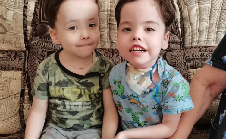 Как участники акции «Цветы жизни» помогают Лёве быть с родными и не попадать в больницу