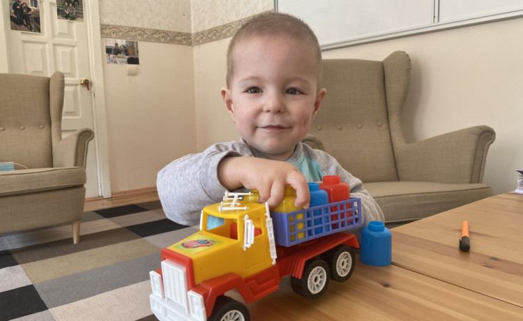 Помогите Арсению догнать сверстников