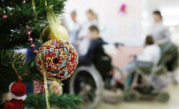 Ребята открыли в паллиативе мастерскую ёлочных игрушек