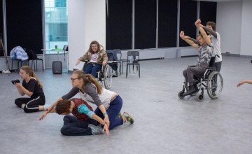 Танцуют все