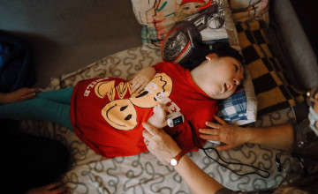 Поддержите Вику, чтобы она оставалась дома в кругу близких