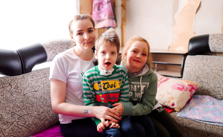 «Курсировали между больницами и городами». Мама Савелия рассказывает, как вы помогли им быть вместе и почему без вас вновь не обойтись