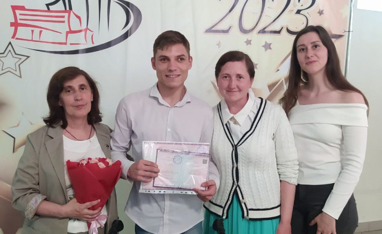 «Откуда мне это знать, если я всю жизнь жил в четырёх стенах?»: Как выпускник школы в 26 лет возвращает себе будущее