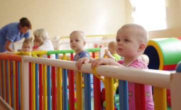 До 30 мая приходите за документами с памперсами