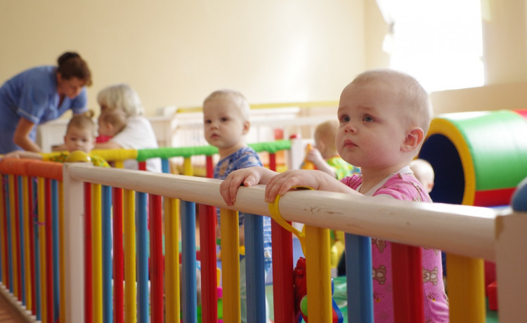 До 30 мая приходите за документами с памперсами