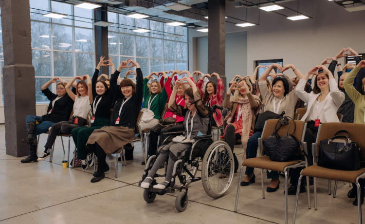 В Википедии появилась статья фонда «Дедморозим» о помощи детям совместно с президентом и миллионом россиян