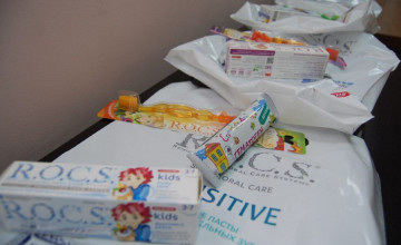 Улыбаться широко