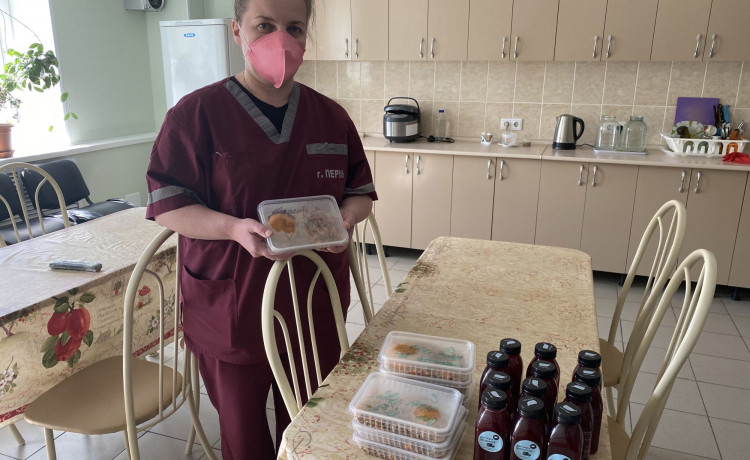 Как пермяки помогли приготовить 2400 горячих обедов для врачей скорой помощи