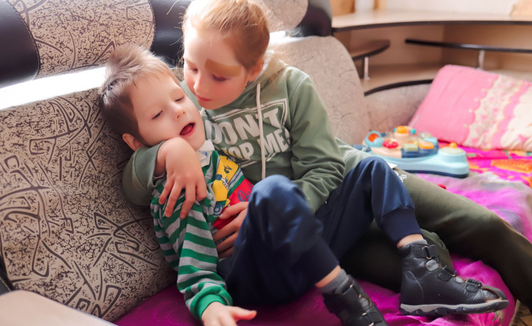 Помогите Рианне позаботиться о младшем брате💫