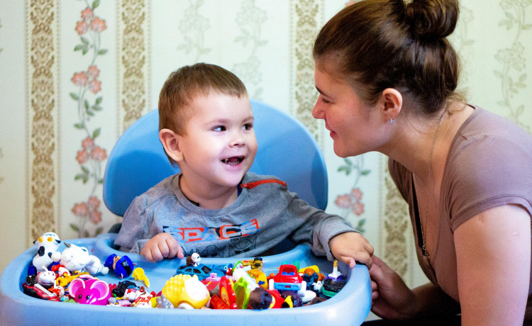 Двухлетнему Виталику нужно оставаться сильным ради мамы и сестёр