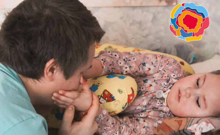 Папина принцесса: тяжелобольная девочка с тысячами фанатов станет первоклассницей