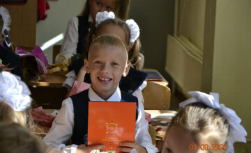 Пошёл в первый класс мальчик, которому пермяки помогли обогнать смертельно опасную бактерию