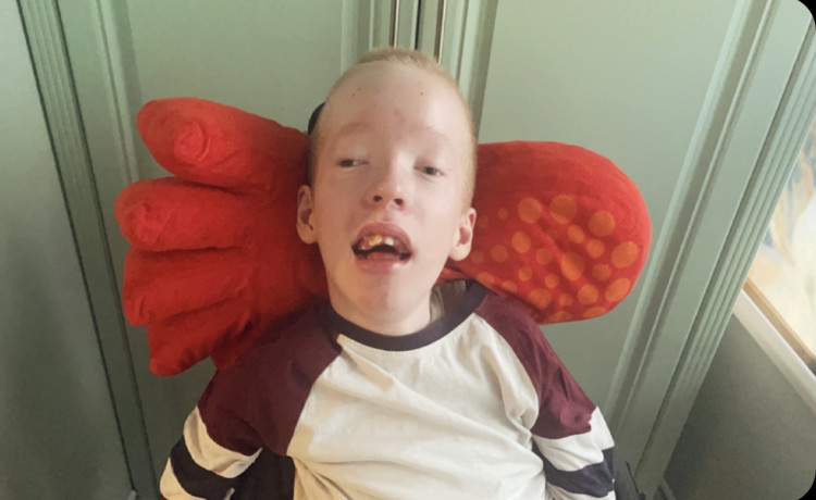 «Ребёнок не плачет — и это уже счастье». Семье из Перми нужна помощь, чтобы накормить сына