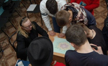 Ребята прошли сквозь пески в поисках дома