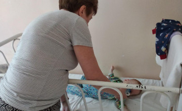 Няня стала первой мамой для Вани