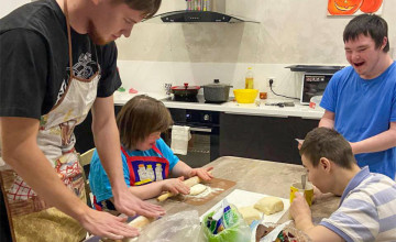 Пермские «Няньки» учат сирот пользоваться плитой и быть мужчинами  