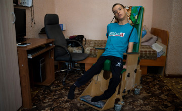 Для парня с инвалидностью, у которого почти одновременно умерли близкие, нашлись 25 возможных опекунов