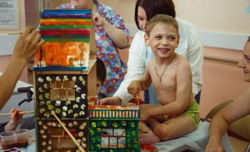 В холле паллиативного отделения построили дом мечты