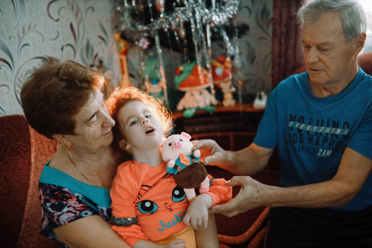 Станьте Дедом Морозом для Милании и сотен других тяжелобольных детей