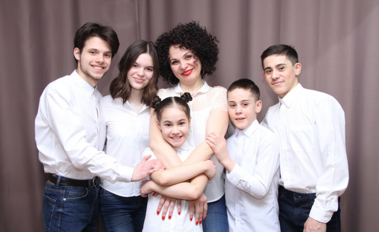 Помогите многодетной маме защитить ребёнка от неизвестной болезни