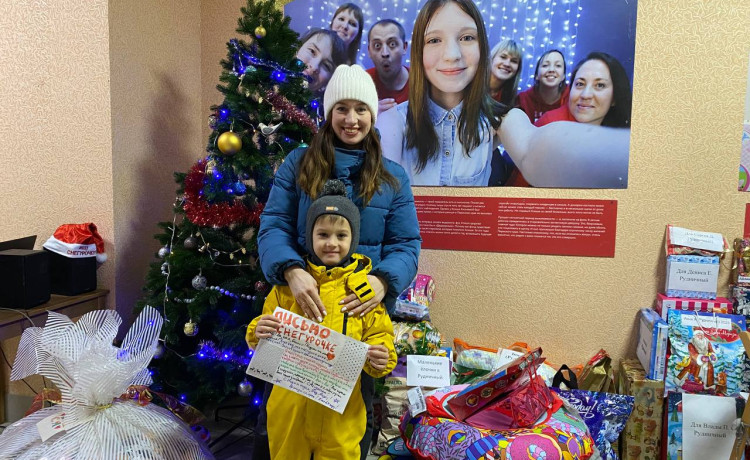 Деды Морозы и Снегурочки исполнили больше 200 детских желаний