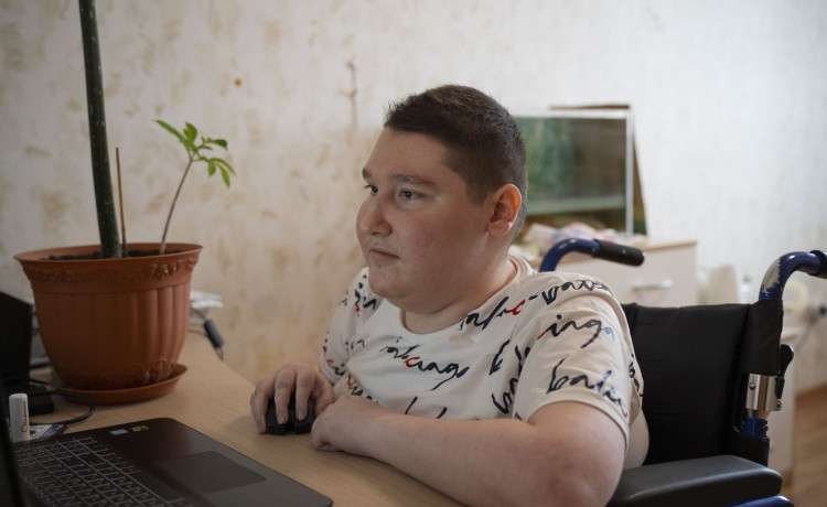 Лишённый возможности двигаться пермяк нашёл работу в одной из крупнейших компаний мира